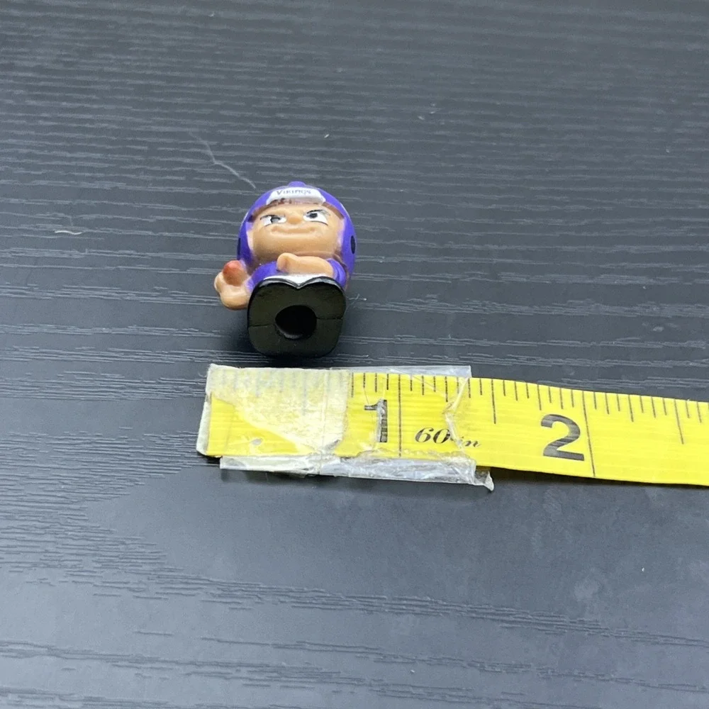 TeenyMates Legends Series 2 Minnesota Vikings NFL Mini Figure Party Animal